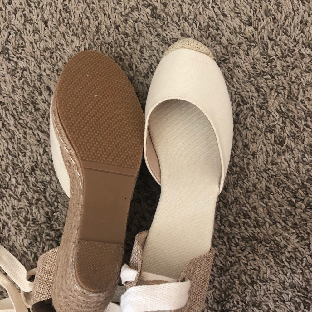 Shoes - Picture 3 of 7